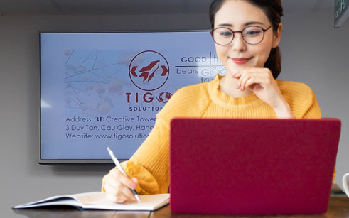 Account managers serve as the liaison between companies and their customers. It is an account manager's responsibility to address customers' needs and concerns as quickly and effectively as possible to develop and maintain strong relationships. They typically work with multiple small accounts or a few larger ones.